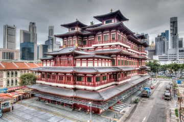 Zelfklevend Fotobehang Chinese tempel in Chinatown in Singapore © ronniechua