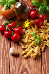 Spaghetti and tomatoes with herbs