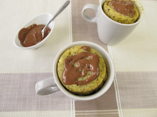 Mug Cake mit Mohn und Schokoladenguss