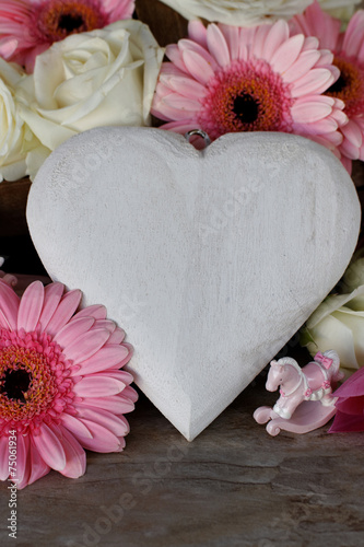 "Herz mit Blumen" Stockfotos und lizenzfreie Bilder auf Fotolia.com