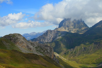 Fototapeta na wymiar Midi d´ossau peak in pyrenees national park.