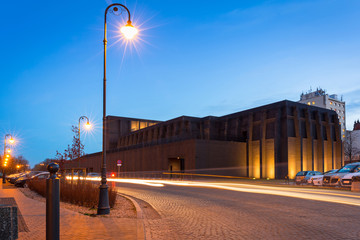 Obraz premium The Shakespeare Theatre building at dusk in Gdansk, Poland