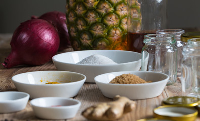 Zwiebel Ananas Chutney Zutaten und Zubereitung