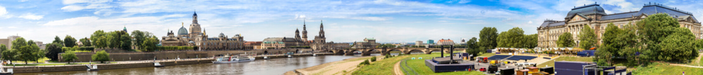 Naklejka na ściany i meble Panoramic view of Dresden