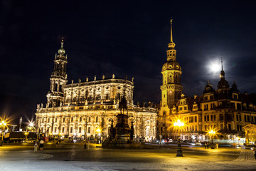 Fototapeta na wymiar Night view of Dresden