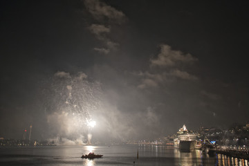 Fototapeta na wymiar new year fireworks in stockholm harbor sweden