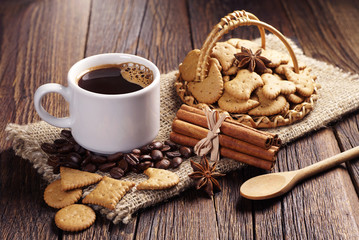 Fototapeta premium Coffee and small decorative cookies