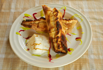 strudel and ice cream