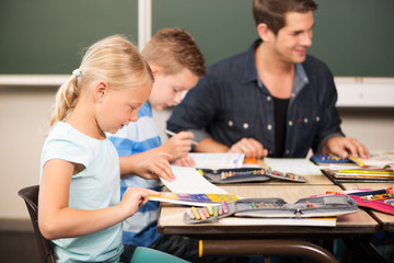 Mädchen in der Grundschule