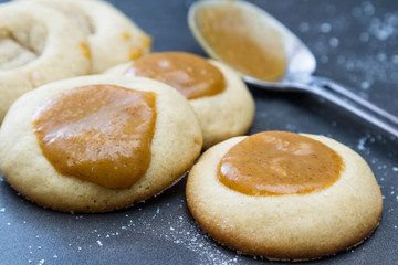 pumping caramel cookies