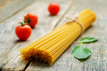 pasta with tomatoes and Basil
