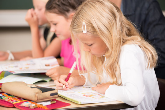 Mädchen in der Grundschule