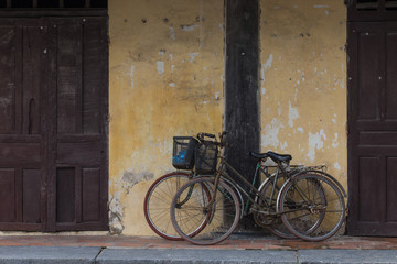 Bicycle and old house in Hoi an, Vietnam