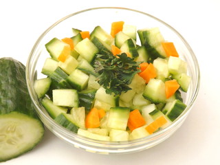 frischer Gurkensalat