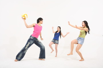 Obraz premium 스튜디오 안의 바캉스 컨셉의 커플