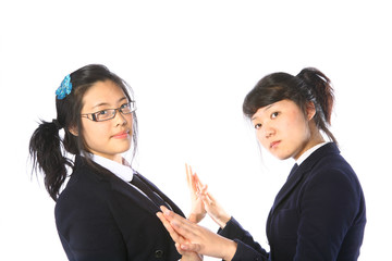 스튜디오 안의 고등학생 소녀들