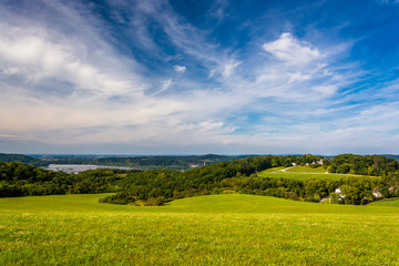 Fototapeta na wymiar View of rolling hills and the Susquehanna River from High Point