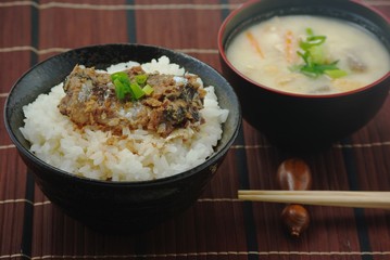 サンマの蒲焼き丼