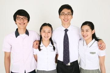 스튜디오 안의 고등학생들