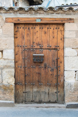 Puerta Vieja con Buzón