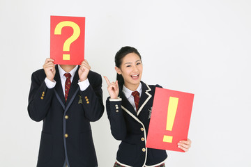 스튜디오 안의 고등학생 커플