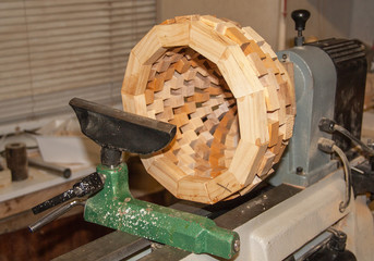 Création d'un vase en bois au tour