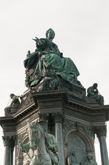 Fototapeta na wymiar Maria-Theresien-Denkmal in Wien