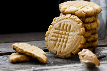 shortbread cookie with peanut butter