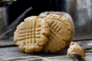 shortbread cookie with peanut butter