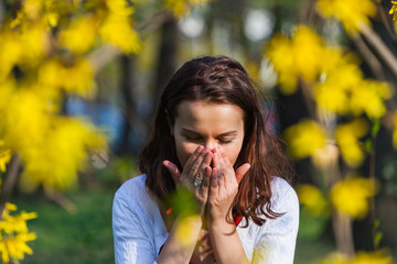 Woman with allergy sneezing - obrazy, fototapety, plakaty