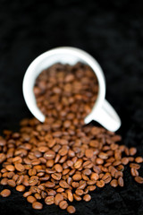 Verschüttete Kaffeebohnen