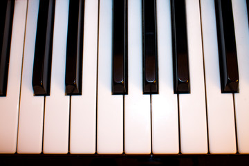 Naklejka premium closeup of a piano keyboard