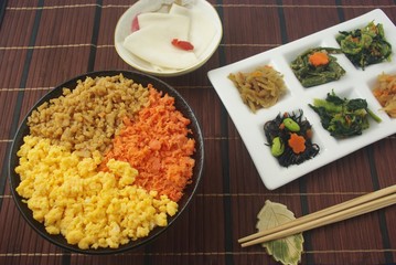 三色そぼろ丼