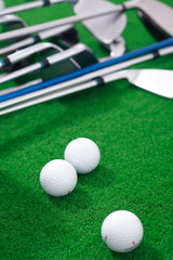 골프채와 골프 공 클로즈업