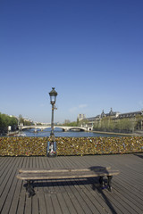 Paris cadenas pont love padlocks bridge France