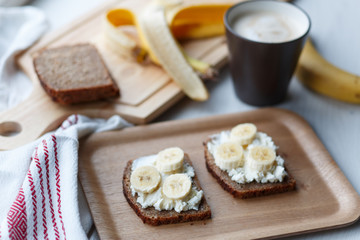 sandwich with banana