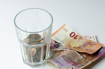 Geld im Glas mit Devisen