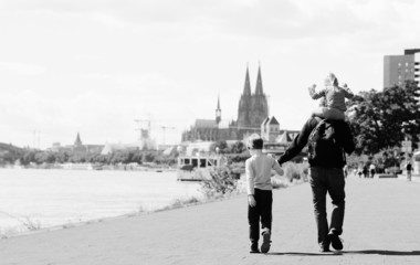 Obraz premium father with two kids