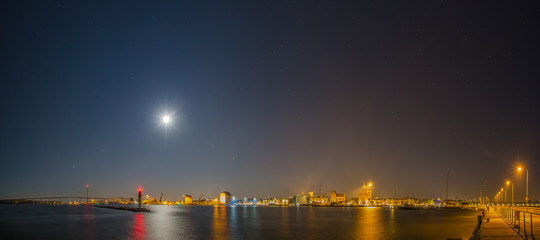 Fototapeta na wymiar Stralsund Hafen Altstadt Nacht