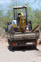 tractopelle, minipelle sur camion