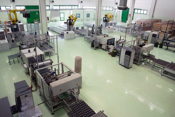 Factory - Production of cardboard foodstuff containers