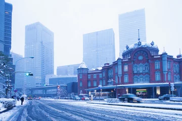 Foto auf Acrylglas Bahnhof 大雪の東京駅丸の内口