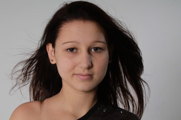 портрет милой молодой девушки