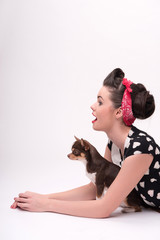 Obraz premium Pretty brunette girl in retro style
