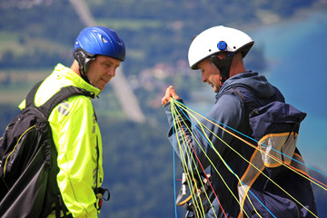 paragliders preparing to launch - obrazy, fototapety, plakaty