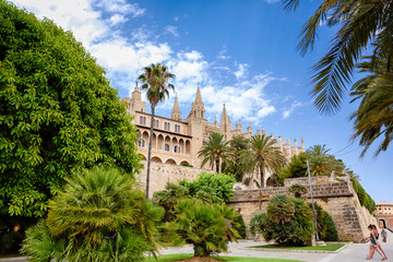 Fototapeta na wymiar La seu Cathedral and Almudaina in Palma de Mallorca