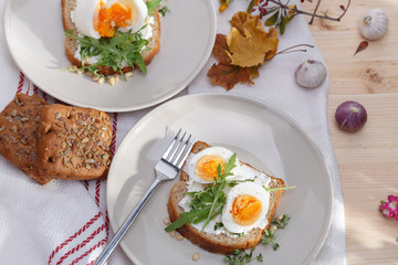 sandwich with eggs