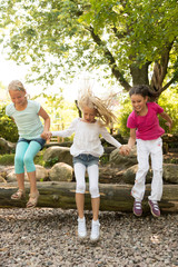 Kinder auf dem Spielplatz