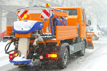 Spreader truck