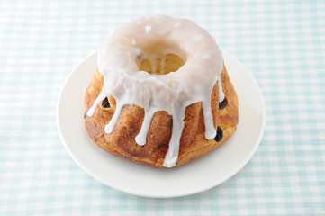 お皿にのせた クグロフ ヨーロッパのケーキ テーブルクロス